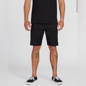 NWOT Men's Volcom True To This 19" Black Casual Shorts Size 30